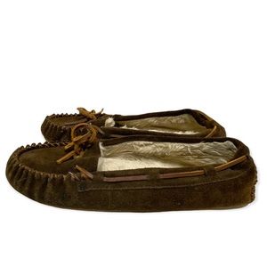 Minnetonka Brown Leather Pile Lined Cally Slippers
